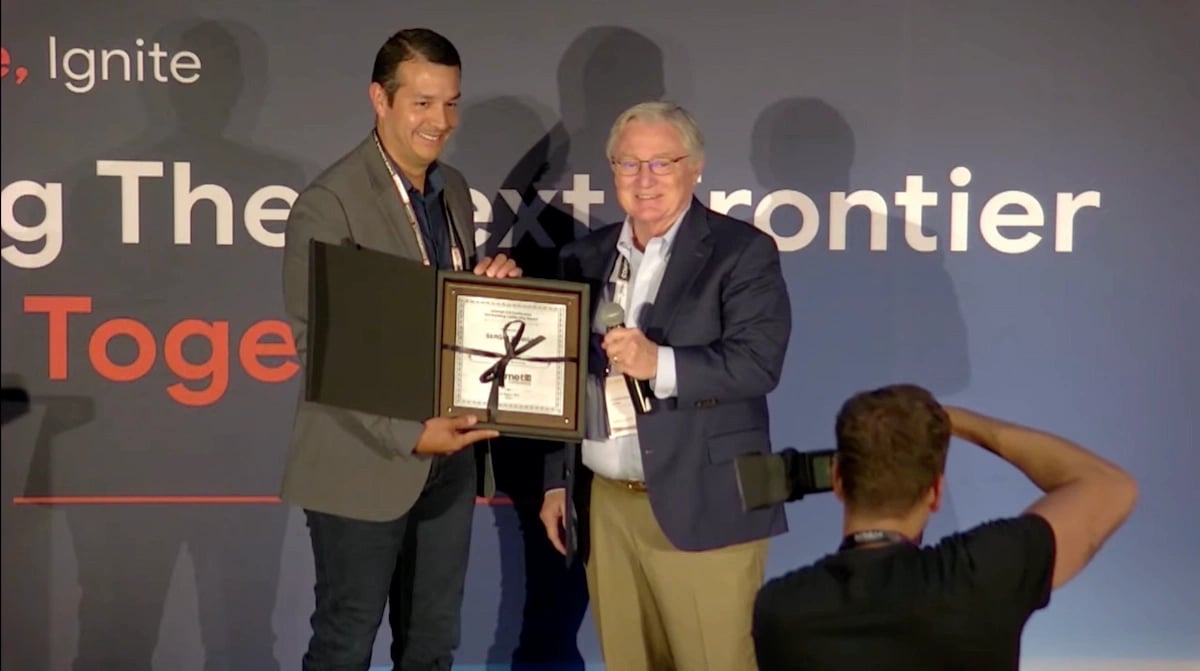 Sergio Zúñiga, Consejero Delegado de Blitz®, recibe el Premio al Liderazgo Distinguido por la Innovación