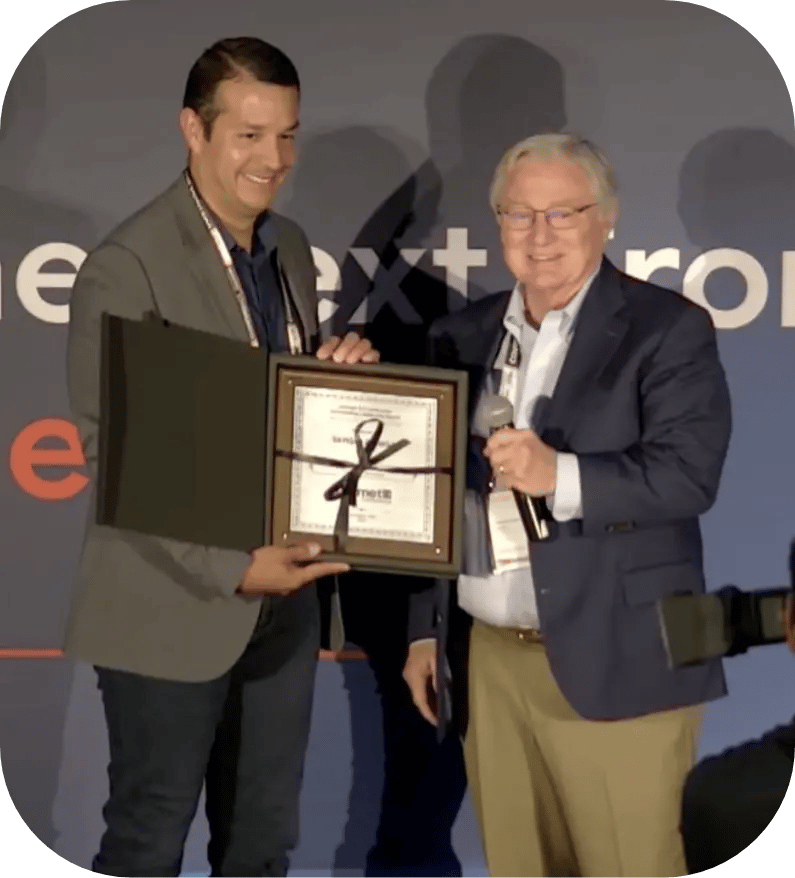Sergio Zúñiga, Consejero Delegado de Blitz®, recibe el Premio al Liderazgo Distinguido por la Innovación